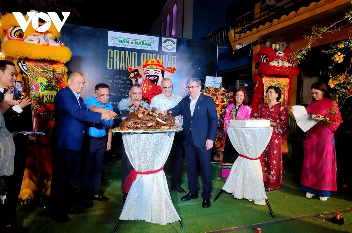 quảng ninh chuẩn bị đón khách du lịch từ các nước arab và trung Đông hình ảnh 2 quang ninh chuan bi don khach du lich tu cac nuoc arab va trung Dong hinh anh 2