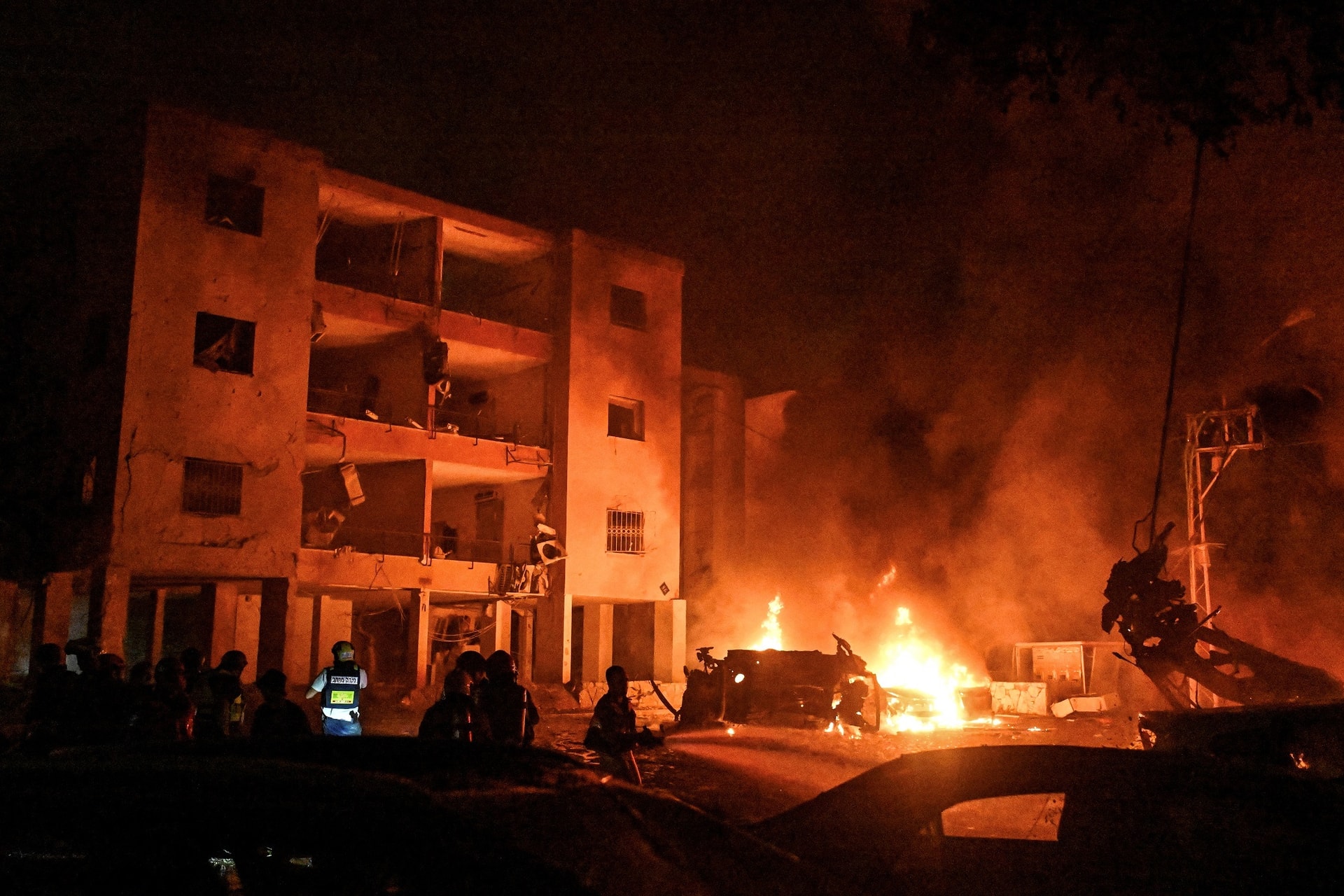 Haifa bị tấn công tên lửa. (Ảnh: Reuters)