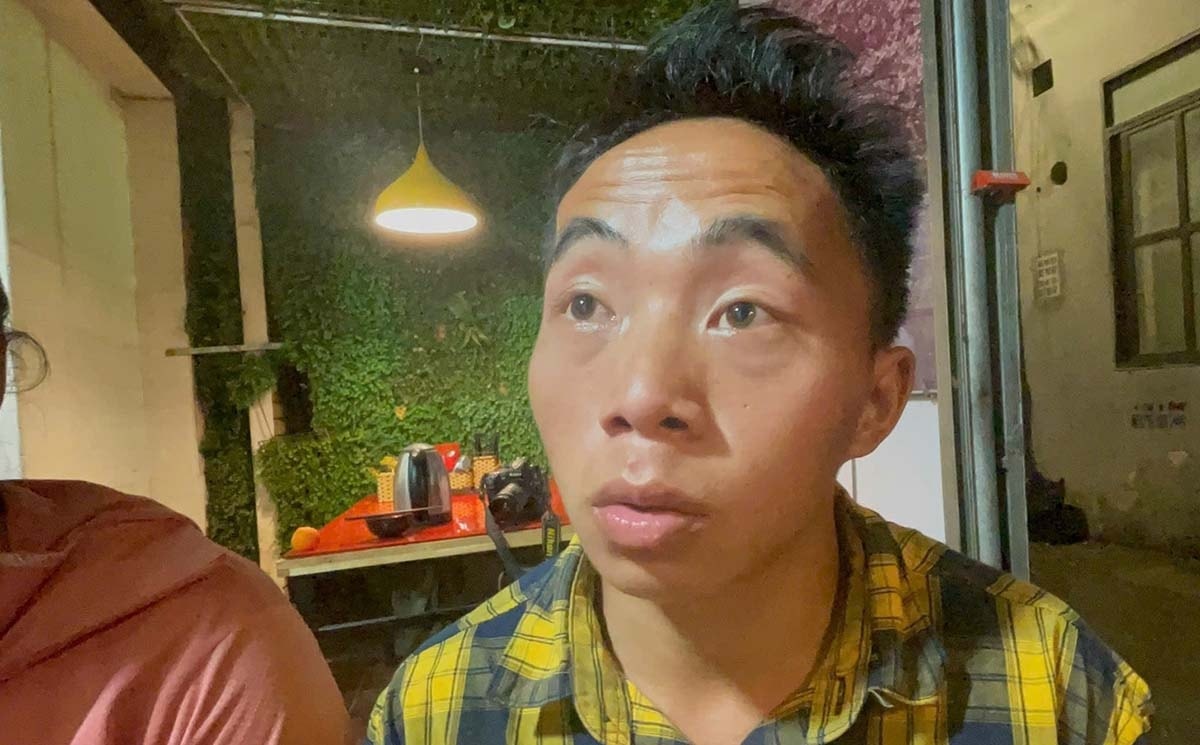 hai người mông tố taxi chặt chém òa khóc khi về trình báo công an ở hà nội hình ảnh 1 hai nguoi mong to taxi chat chem oa khoc khi ve trinh bao cong an o ha noi hinh anh 1