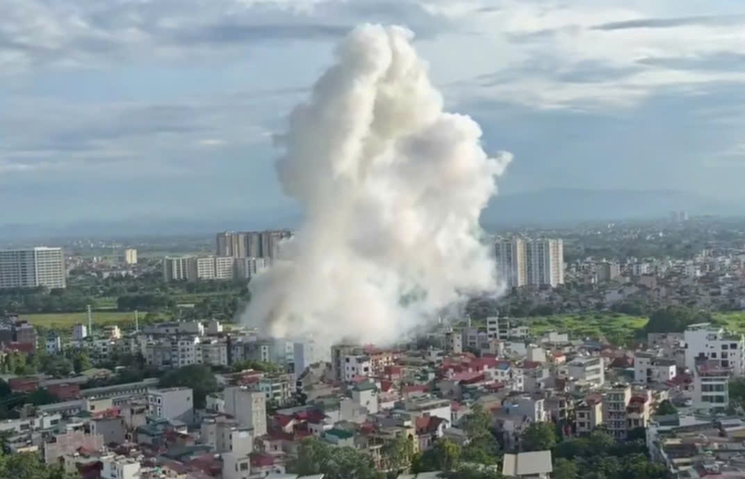 sau tiếng nổ lớn, căn nhà bốc cháy khiến 2 người tử vong ở hà Đông, hà nội hình ảnh 1 sau tieng no lon, can nha boc chay khien 2 nguoi tu vong o ha Dong, ha noi hinh anh 1