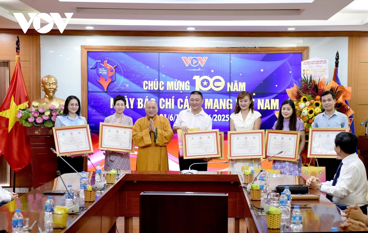 nhieu bo, nganh, dia phuong chuc mung Dai tnvn nhan ngay bao chi cach mang viet nam hinh anh 14