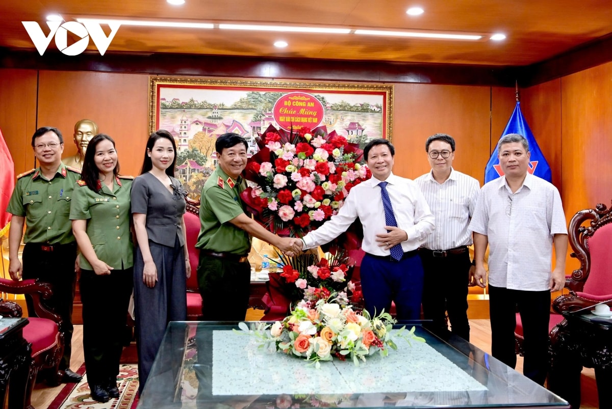 nhieu bo, nganh, dia phuong chuc mung Dai tnvn nhan ngay bao chi cach mang viet nam hinh anh 10