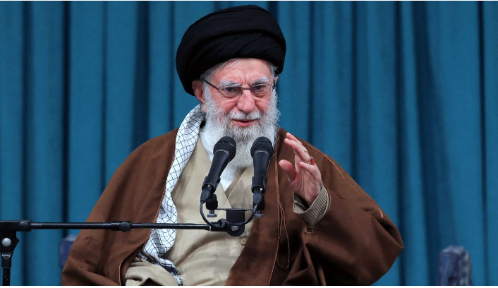 Nhà lãnh đạo tối cao Iran Ali Khamenei phát biểu trong một cuộc họp ở Tehran. (Ảnh: Reuters)