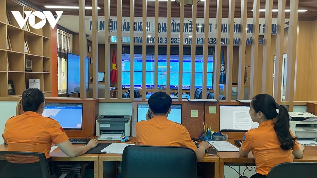 kịp thời huy động tàu nước ngoài cứu sống 11 ngư dân tàu cá quảng ninh bị chìm trên biển hình ảnh 3 kip thoi huy dong tau nuoc ngoai cuu song 11 ngu dan tau ca quang ninh bi chim tren bien hinh anh 3