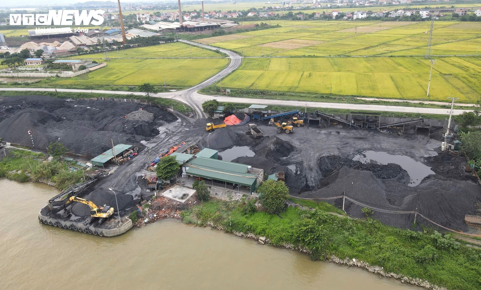 Bãi than trái phép rộng gần 15.000 m² của Công ty Hải Đăng.