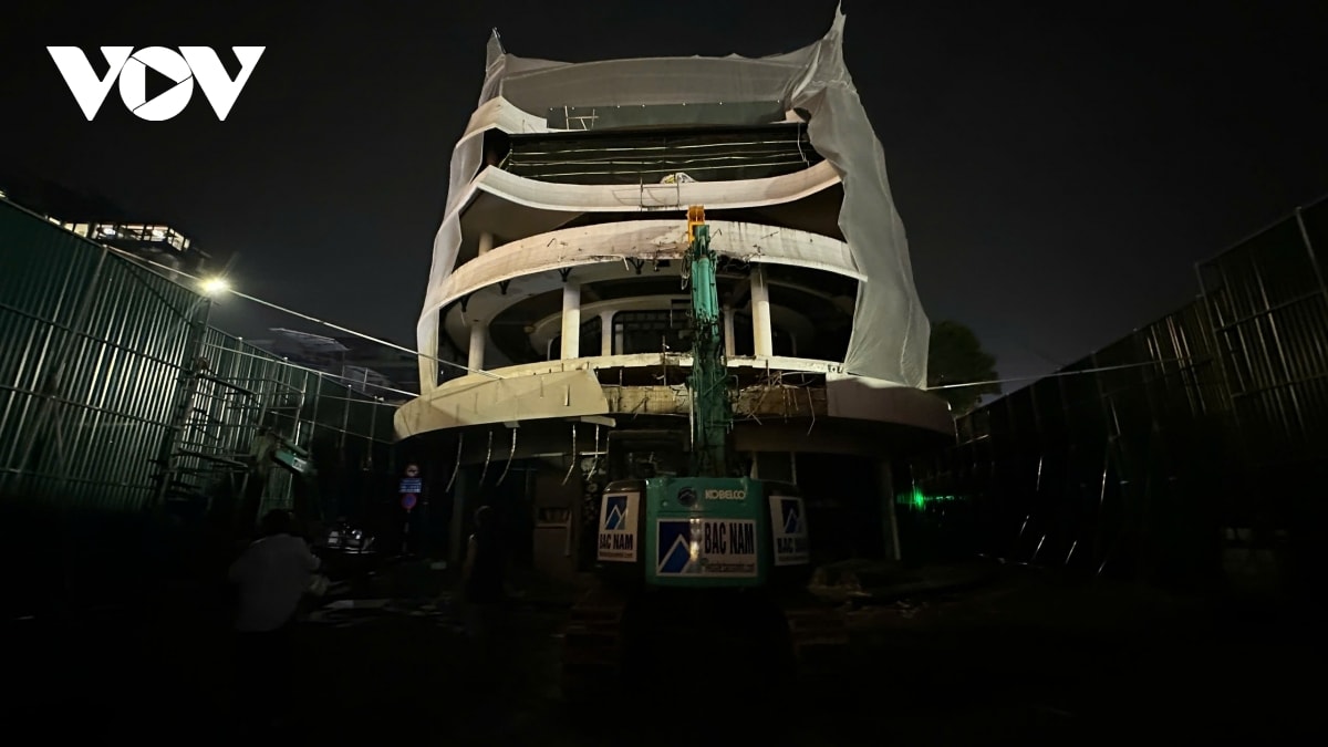 ha noi bat dau pha do toa nha ham ca map ben ho guom hinh anh 1