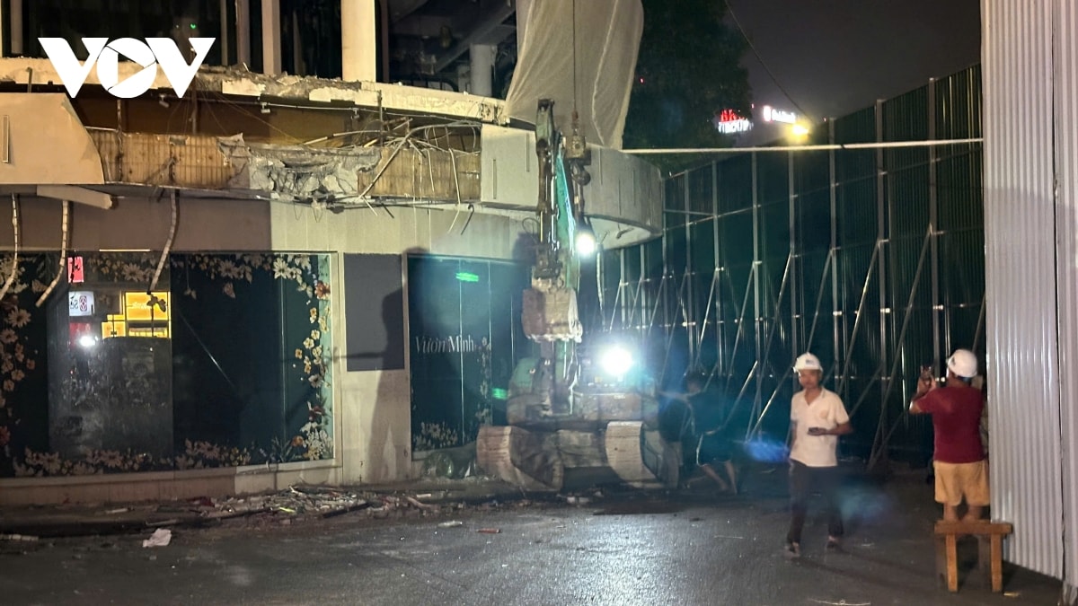 ha noi bat dau pha do toa nha ham ca map ben ho guom hinh anh 9