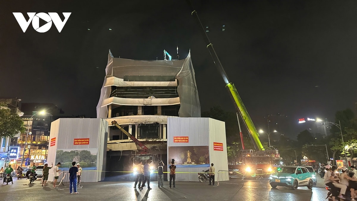 ha noi bat dau pha do toa nha ham ca map ben ho guom hinh anh 13