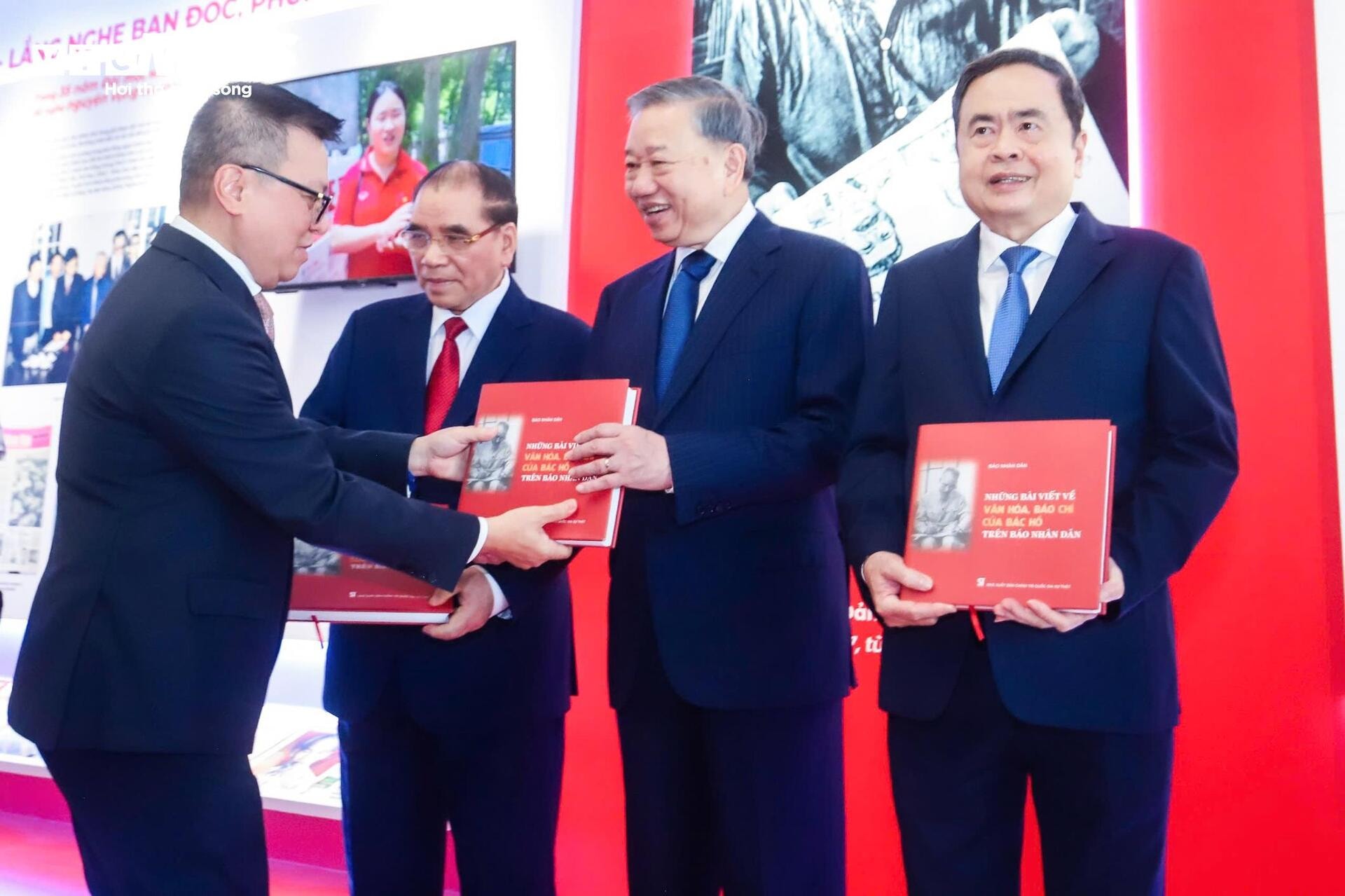 Tổng Bí thư, Thủ tướng, Chủ tịch Quốc hội tham quan Hội Báo toàn quốc 2025 - 9