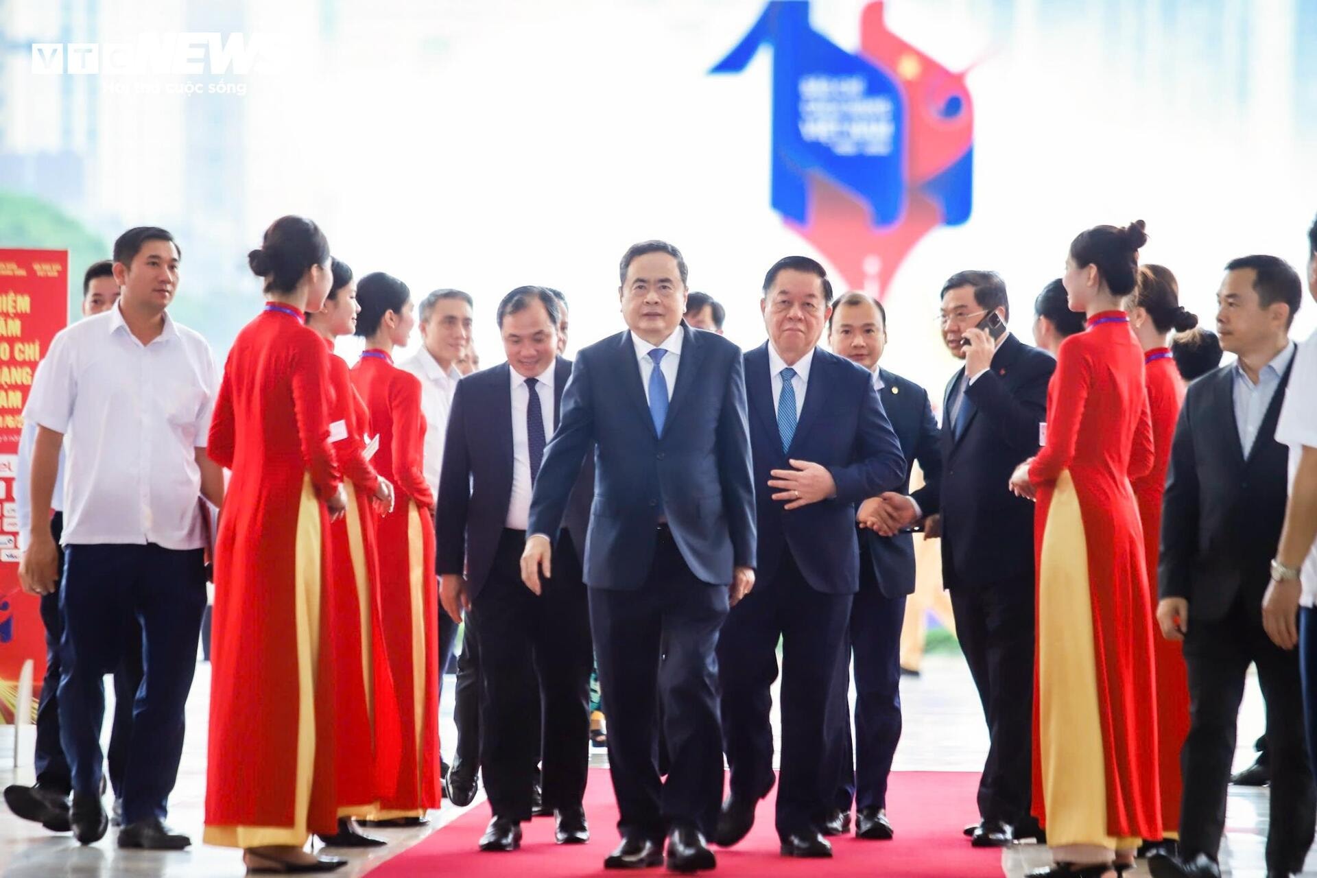 Tổng Bí thư, Thủ tướng, Chủ tịch Quốc hội tham quan Hội Báo toàn quốc 2025 - 3