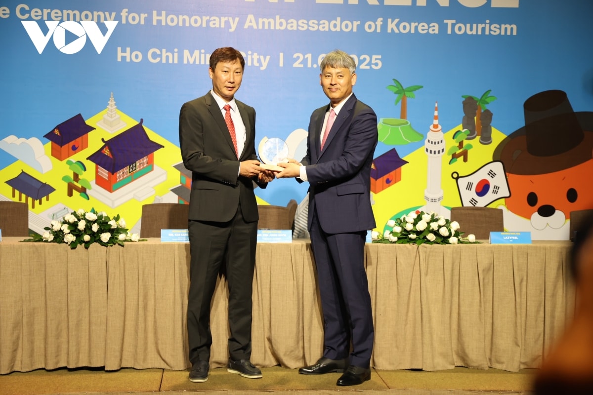 hlv kim sang sik làm Đại sứ du lịch hàn quốc tại việt nam hình ảnh 2 hlv kim sang sik lam Dai su du lich han quoc tai viet nam hinh anh 2