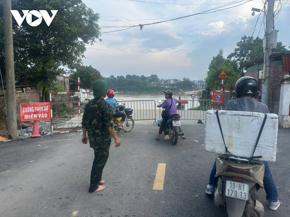 phú thọ cắt cầu phao phong châu từ 15h hôm nay do nước sông hồng chảy siết hình ảnh 4 phu tho cat cau phao phong chau tu 15h hom nay do nuoc song hong chay siet hinh anh 4