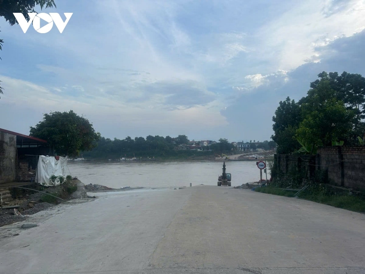 phú thọ cắt cầu phao phong châu từ 15h hôm nay do nước sông hồng chảy siết hình ảnh 1 phu tho cat cau phao phong chau tu 15h hom nay do nuoc song hong chay siet hinh anh 1