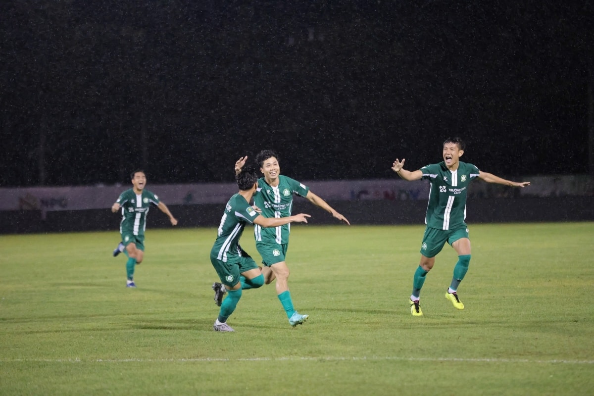 xác định đối thủ của công phượng và đồng đội ở trận play-off thăng hạng v-league hình ảnh 1 xac dinh doi thu cua cong phuong va dong doi o tran play-off thang hang v-league hinh anh 1