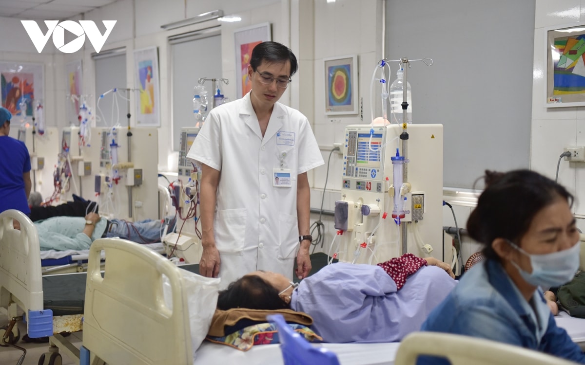 bao dong tinh trang suy than gia tang o nguoi tre hinh anh 11