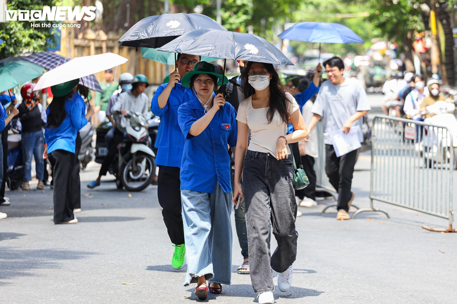 Hơn 1,16 triệu thí sinh bước vào kỳ thi tốt nghiệp THPT lịch sử - 1