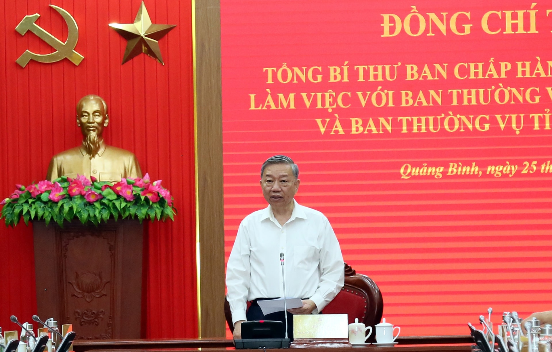 Tổng Bí thư Tô Lâm phát biểu chỉ đạo tại buổi làm việc với Ban Thường vụ Tỉnh uỷ Quảng Bình và Quảng Trị. (Ảnh: T. Chuyên)