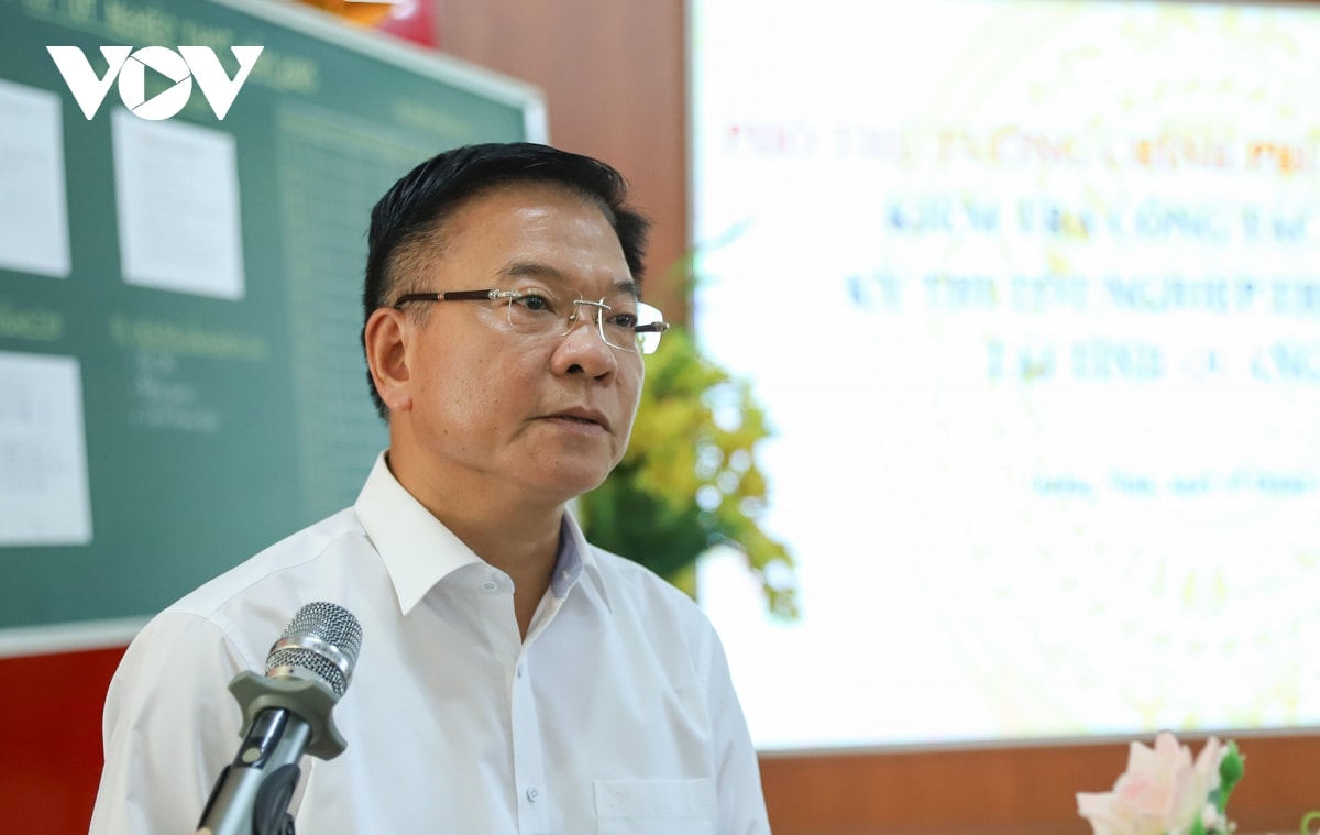 phó thủ tướng lê thành long kiểm tra công tác tổ chức thi tốt nghiệp thpt tại quảng ninh hình ảnh 3 pho thu tuong le thanh long kiem tra cong tac to chuc thi tot nghiep thpt tai quang ninh hinh anh 3