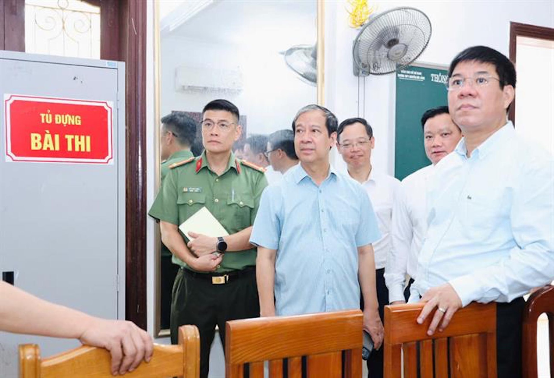 Lãnh đạo Bộ GD&ĐT kiểm tra thi tốt nghiệp THPT 2025 tại Thái Bình.
