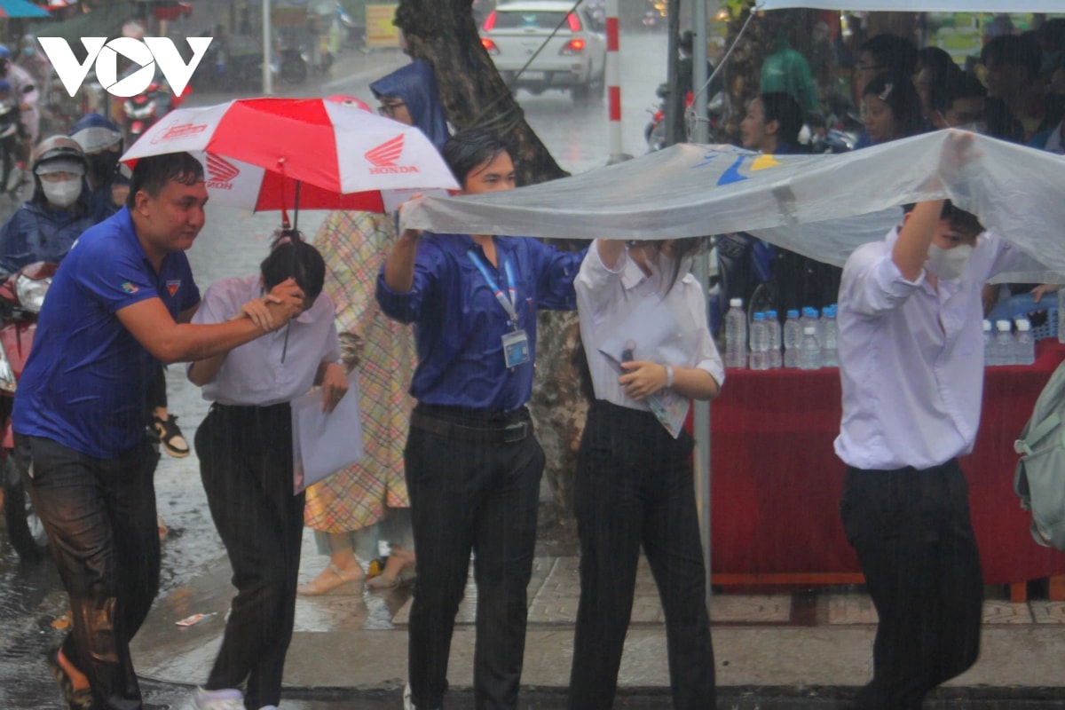 kết thúc ngày đầu tiên của kỳ thi tốt nghiệp thpt, đề thi có tính phân hóa rõ rệt hình ảnh 10 ket thuc ngay dau tien cua ky thi tot nghiep thpt, de thi co tinh phan hoa ro ret hinh anh 10