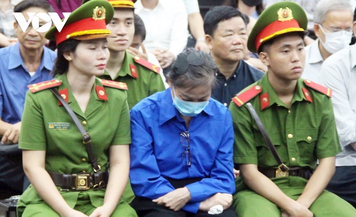 bị cáo nguyễn văn hậu, hoàng thị thuý lan cùng bật khóc tại toà xin giảm nhẹ án hình ảnh 2 bi cao nguyen van hau, hoang thi thuy lan cung bat khoc tai toa xin giam nhe an hinh anh 2