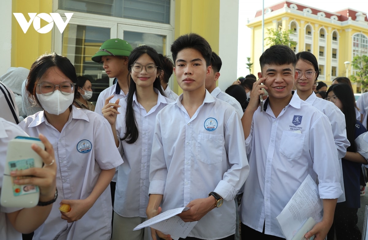 kết thúc ngày đầu tiên của kỳ thi tốt nghiệp thpt, đề thi có tính phân hóa rõ rệt hình ảnh 4 ket thuc ngay dau tien cua ky thi tot nghiep thpt, de thi co tinh phan hoa ro ret hinh anh 4