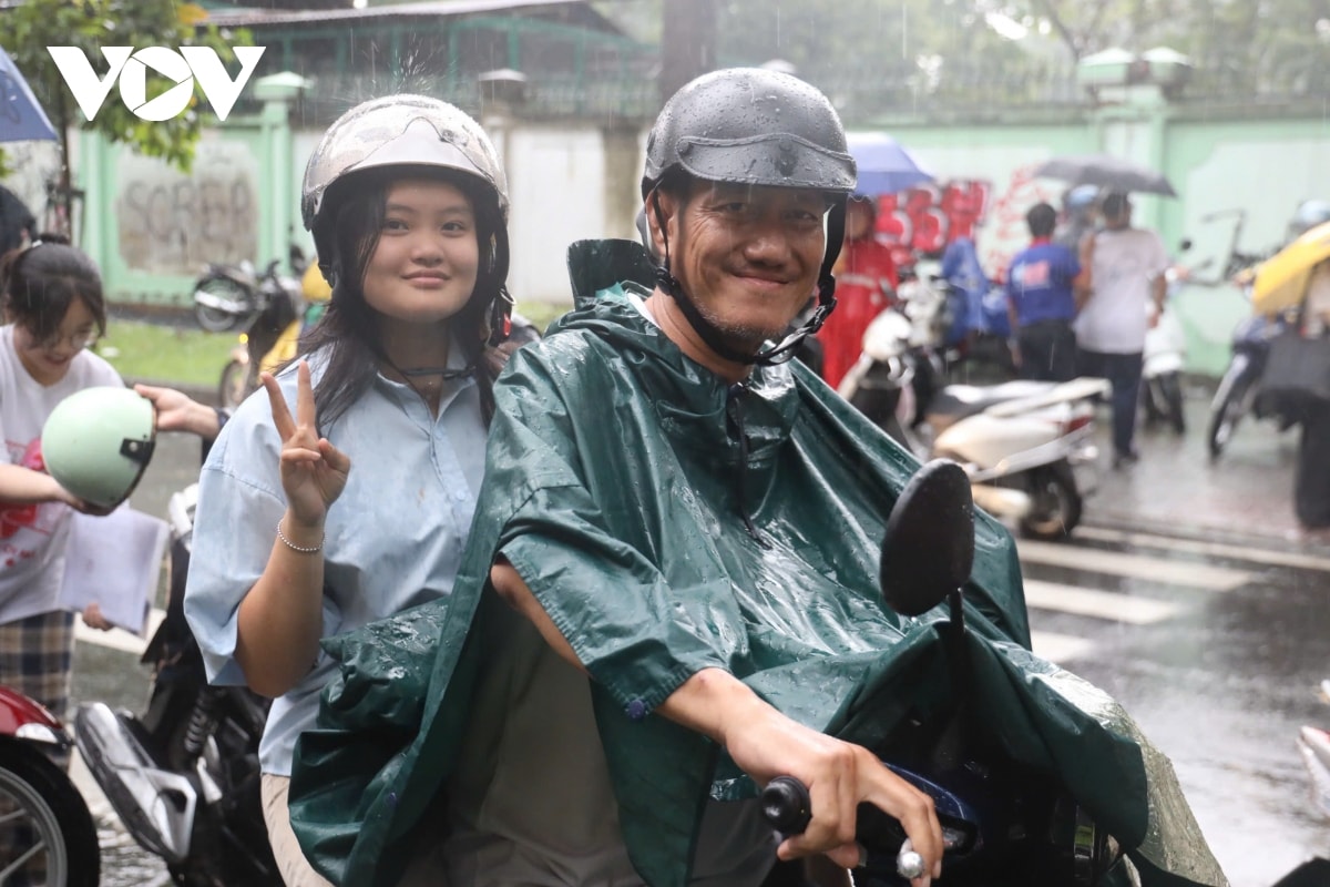 kết thúc ngày đầu tiên của kỳ thi tốt nghiệp thpt, đề thi có tính phân hóa rõ rệt hình ảnh 3 ket thuc ngay dau tien cua ky thi tot nghiep thpt, de thi co tinh phan hoa ro ret hinh anh 3