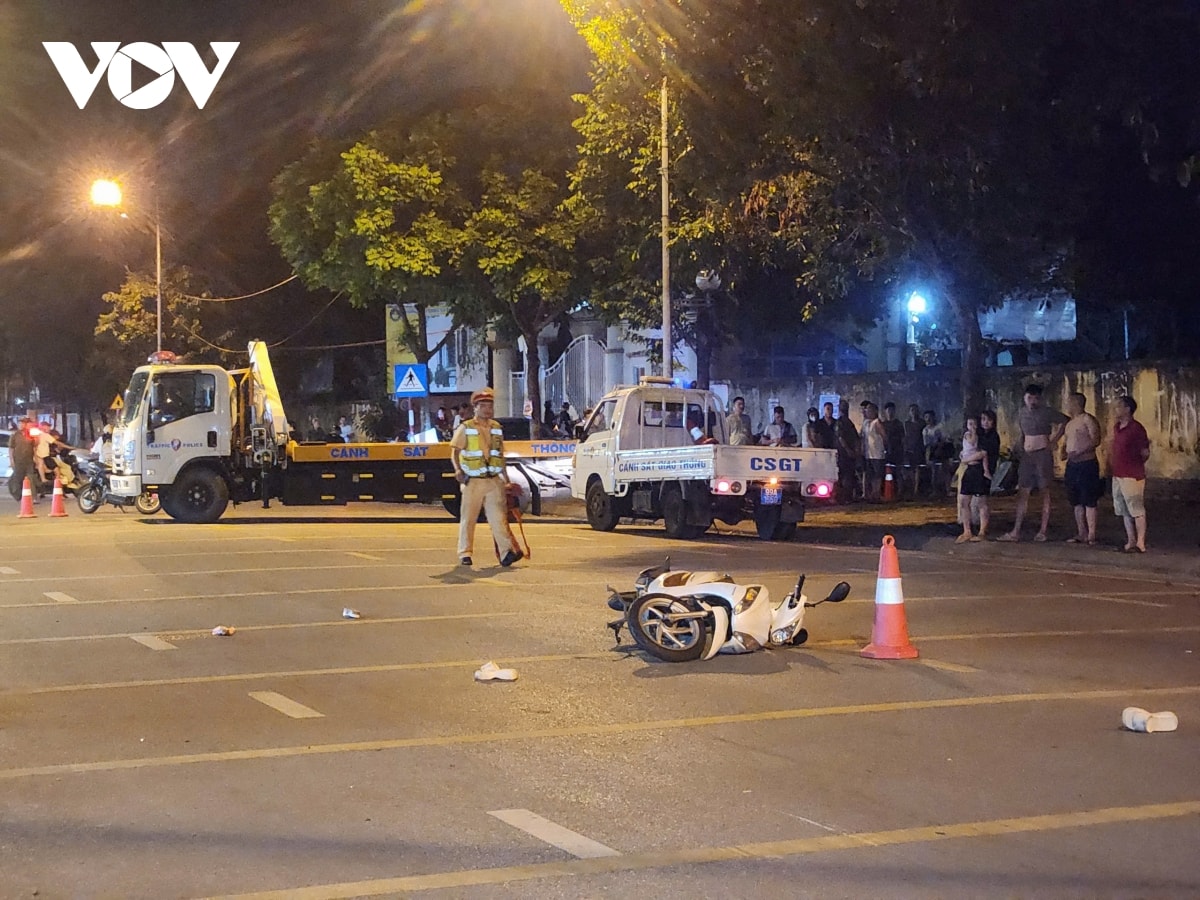 Ô tô mất lái húc văng người đi đường, đâm hàng loạt xe máy ở bắc ninh hình ảnh 1 O to mat lai huc vang nguoi di duong, dam hang loat xe may o bac ninh hinh anh 1