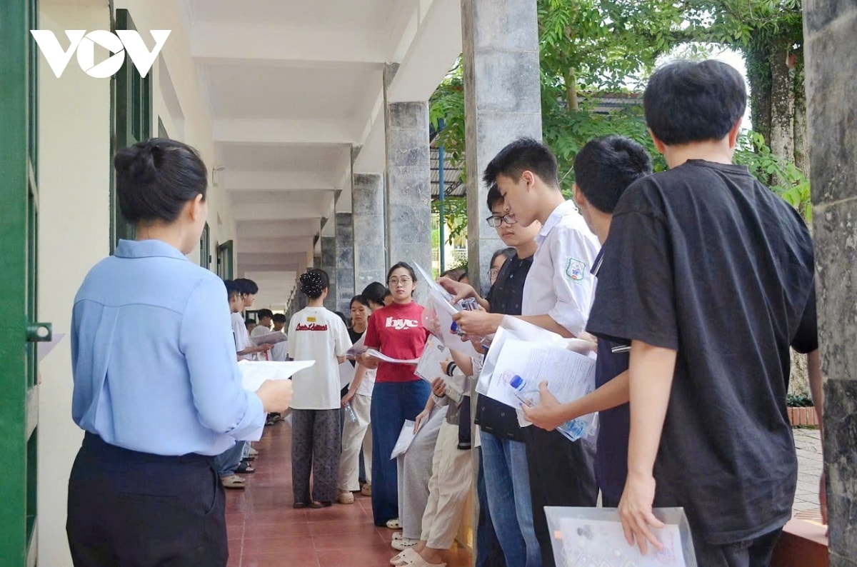 kết thúc ngày đầu tiên của kỳ thi tốt nghiệp thpt, đề thi có tính phân hóa rõ rệt hình ảnh 7 ket thuc ngay dau tien cua ky thi tot nghiep thpt, de thi co tinh phan hoa ro ret hinh anh 7
