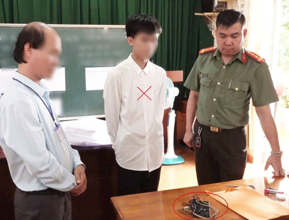 lâm Đồng khởi tố thí sinh dùng camera siêu nhỏ truyền nội dung đề thi ra ngoài hình ảnh 3 lam Dong khoi to thi sinh dung camera sieu nho truyen noi dung de thi ra ngoai hinh anh 3