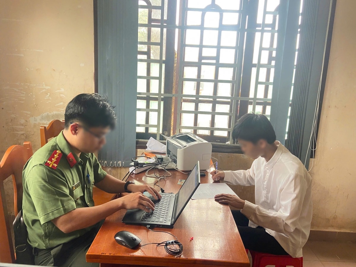 lâm Đồng khởi tố thí sinh dùng camera siêu nhỏ truyền nội dung đề thi ra ngoài hình ảnh 1 lam Dong khoi to thi sinh dung camera sieu nho truyen noi dung de thi ra ngoai hinh anh 1