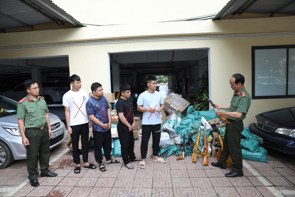 triệt phá ổ nhóm chế tạo, mua bán trái phép vũ khí quân dụng hình ảnh 1 triet pha o nhom che tao, mua ban trai phep vu khi quan dung hinh anh 1