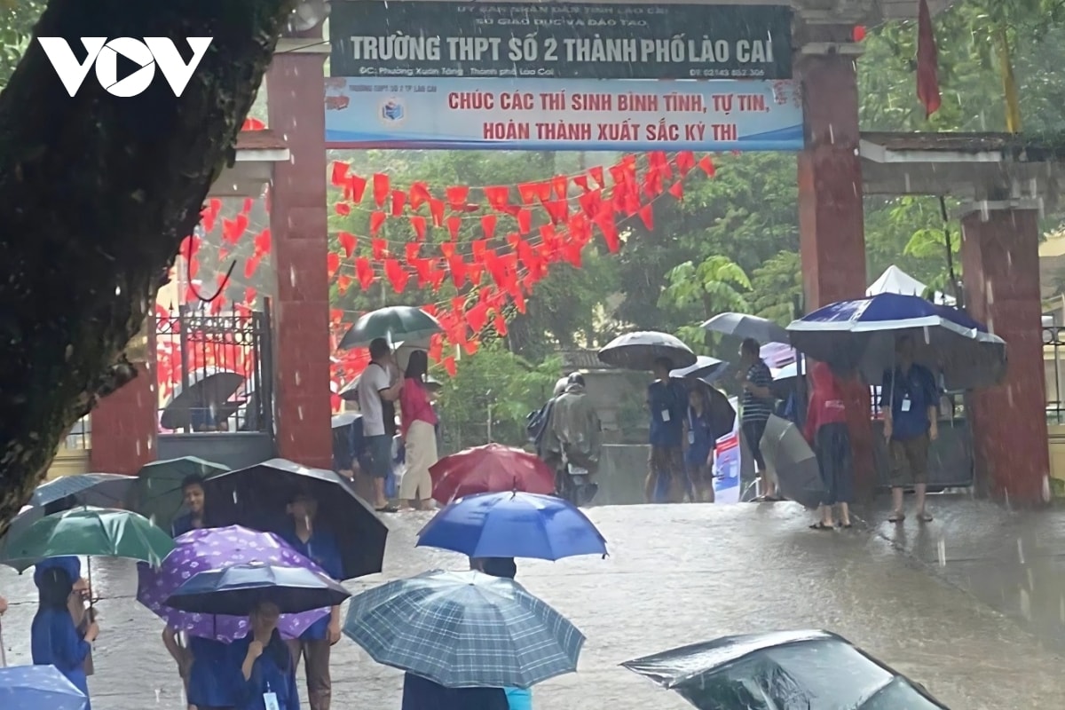 thí sinh 2k7 đã hoàn thành kỳ thi tốt nghiệp thpt 2025 hình ảnh 1 thi sinh 2k7 da hoan thanh ky thi tot nghiep thpt 2025 hinh anh 1