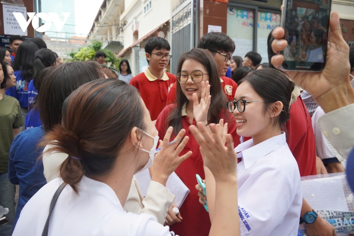 thí sinh 2k7 đã hoàn thành kỳ thi tốt nghiệp thpt 2025 hình ảnh 6 thi sinh 2k7 da hoan thanh ky thi tot nghiep thpt 2025 hinh anh 6