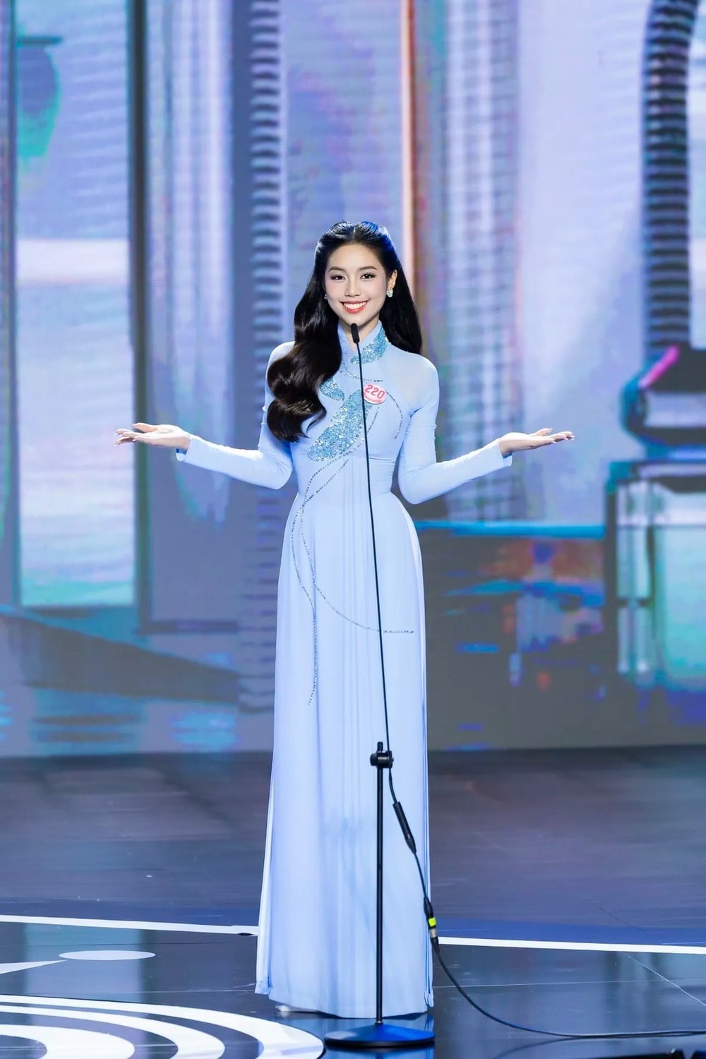 Châu Anh sở hữu nhan sắc ngọt ngào.