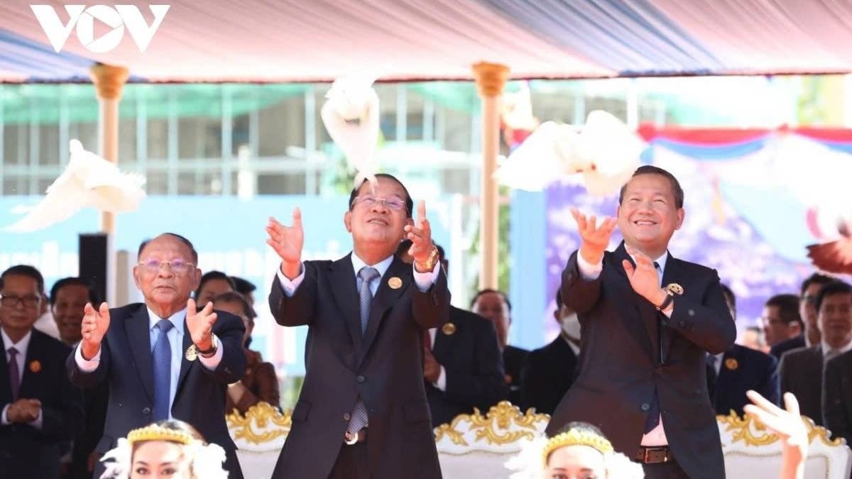 lãnh đạo Đảng, nhà nước chúc mừng 74 năm ngày thành lập Đảng nhân dân campuchia hình ảnh 1 lanh dao Dang, nha nuoc chuc mung 74 nam ngay thanh lap Dang nhan dan campuchia hinh anh 1