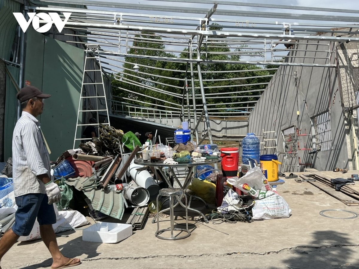 tiền giang tiếp tục xảy ra sạt lở, 2 căn nhà dân bị sụp xuống sông hình ảnh 2 tien giang tiep tuc xay ra sat lo, 2 can nha dan bi sup xuong song hinh anh 2