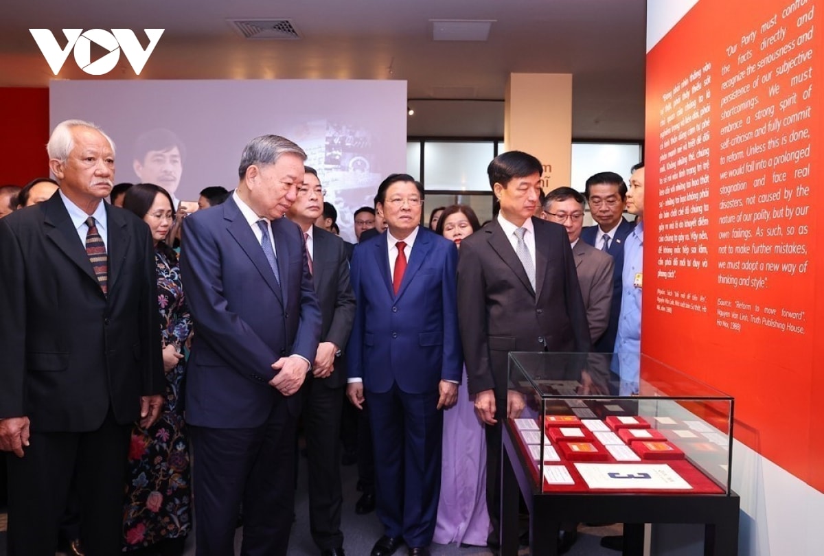 khai mạc triển lãm tổng bí thư nguyễn văn linh - cuộc đời và sự nghiệp hình ảnh 3 khai mac trien lam tong bi thu nguyen van linh - cuoc doi va su nghiep hinh anh 3