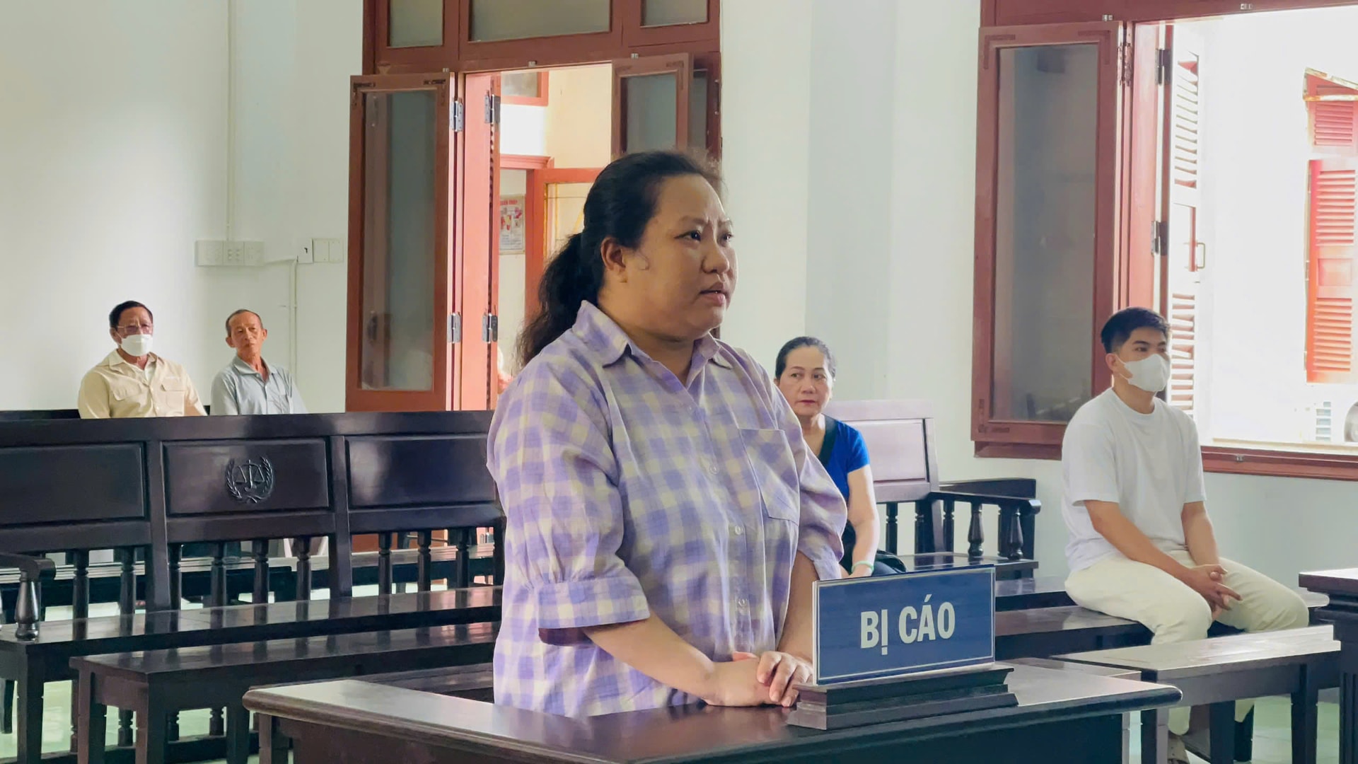 Trần Ngọc Hạ Quỳnh tại tòa.