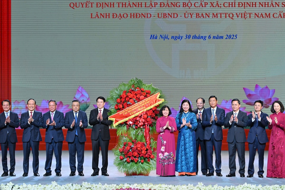 chủ tịch nước dự lễ công bố nghị quyết, quyết định về sắp xếp đơn vị hành chính của hà nội hình ảnh 3 chu tich nuoc du le cong bo nghi quyet, quyet dinh ve sap xep don vi hanh chinh cua ha noi hinh anh 3