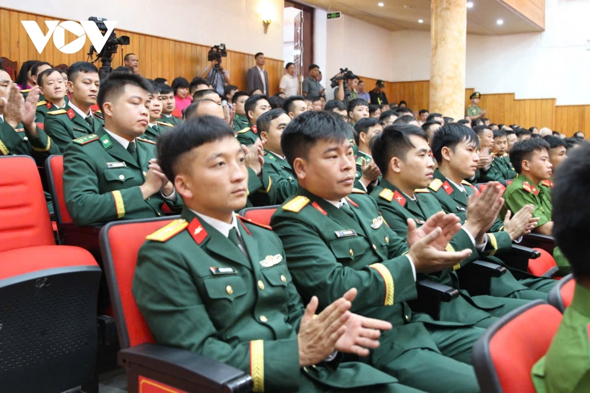 nhung hinh anh an tuong ngay cong bo cac nghi quyet, quyet dinh sap nhap don vi hanh chinh hinh anh 11