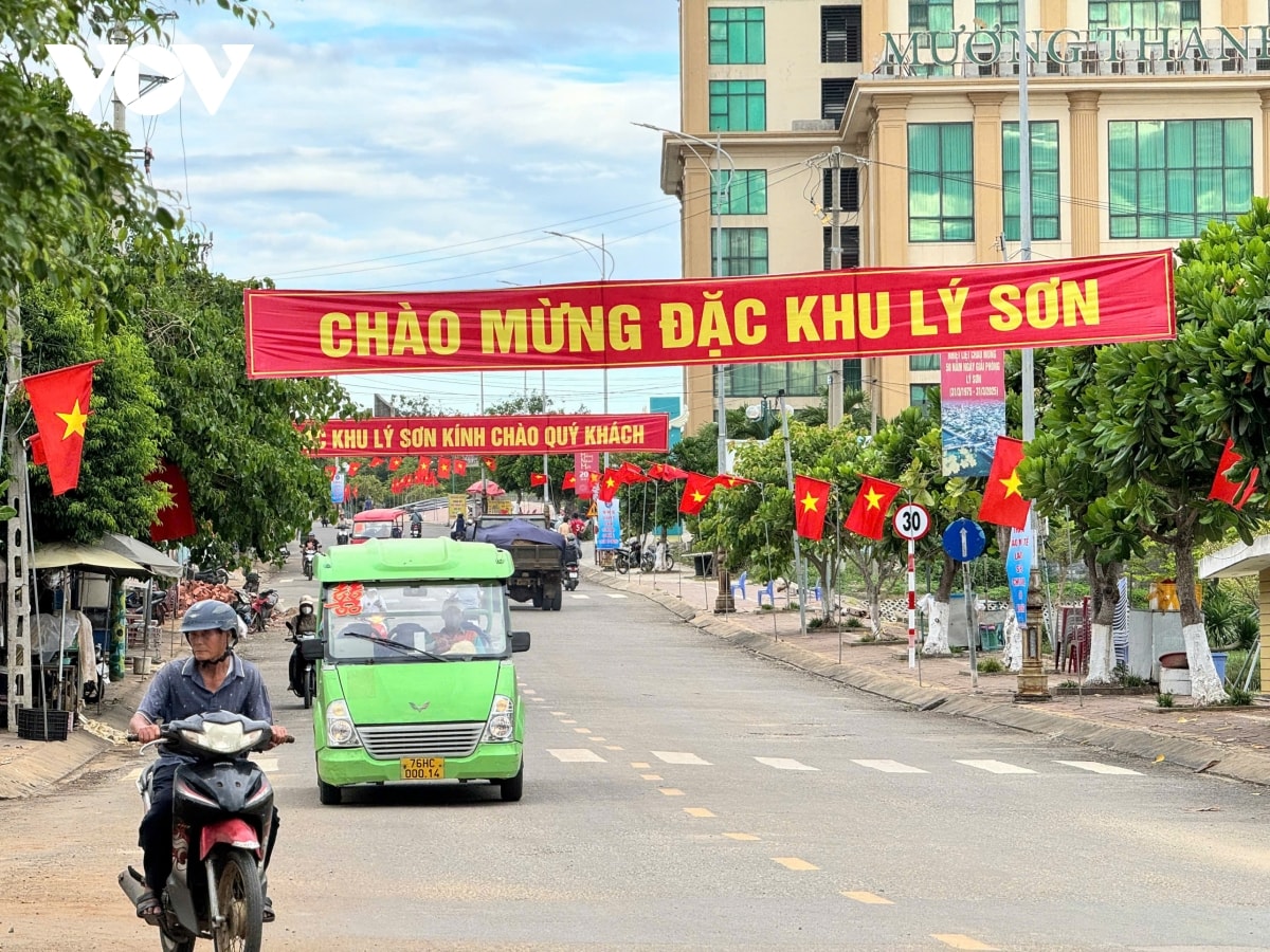 nhung hinh anh an tuong ngay cong bo cac nghi quyet, quyet dinh sap nhap don vi hanh chinh hinh anh 14