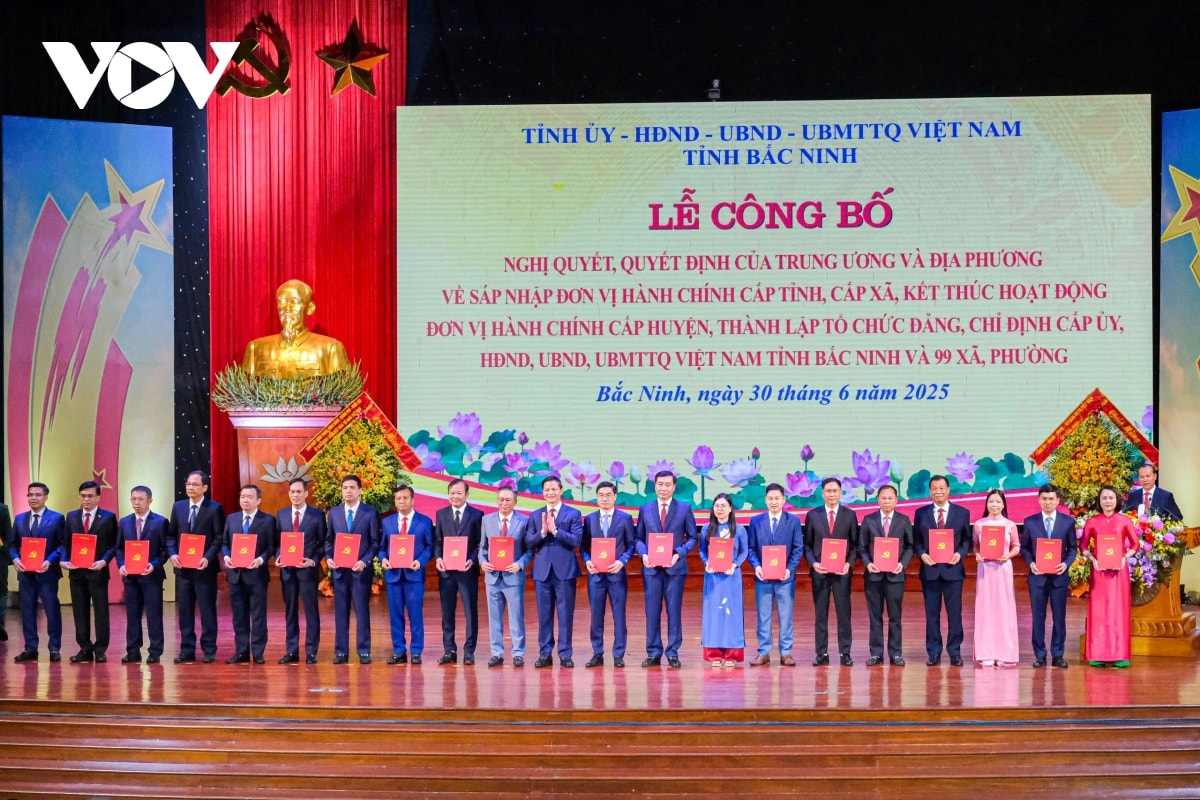 toan canh buoi le cong bo quyet dinh thanh lap 99 xa, phuong tinh bac ninh moi hinh anh 9