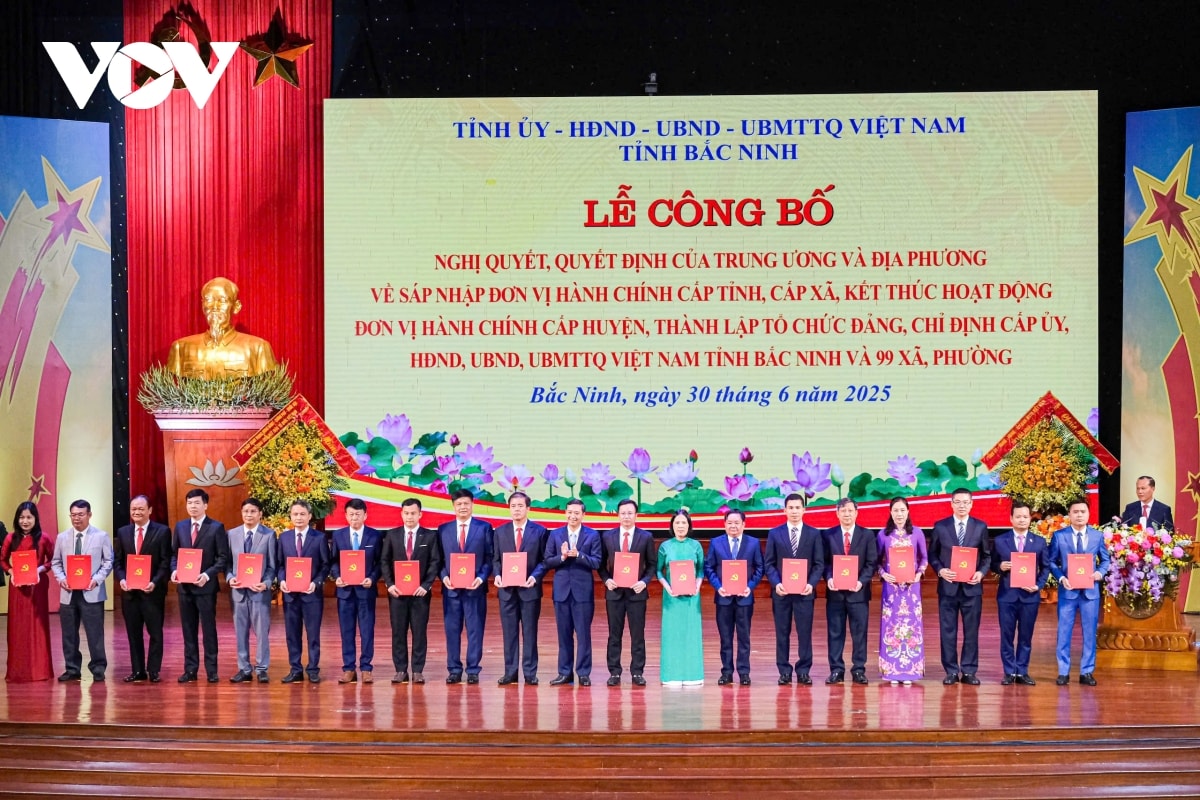 toan canh buoi le cong bo quyet dinh thanh lap 99 xa, phuong tinh bac ninh moi hinh anh 11