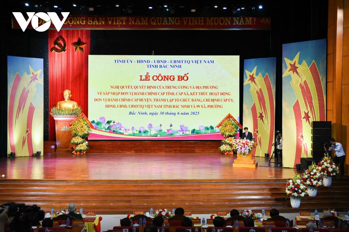 toan canh buoi le cong bo quyet dinh thanh lap 99 xa, phuong tinh bac ninh moi hinh anh 1