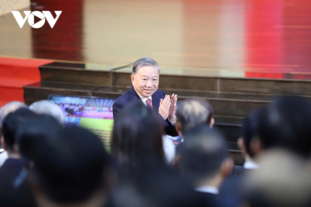 nhung hinh anh an tuong ngay cong bo cac nghi quyet, quyet dinh sap nhap don vi hanh chinh hinh anh 1