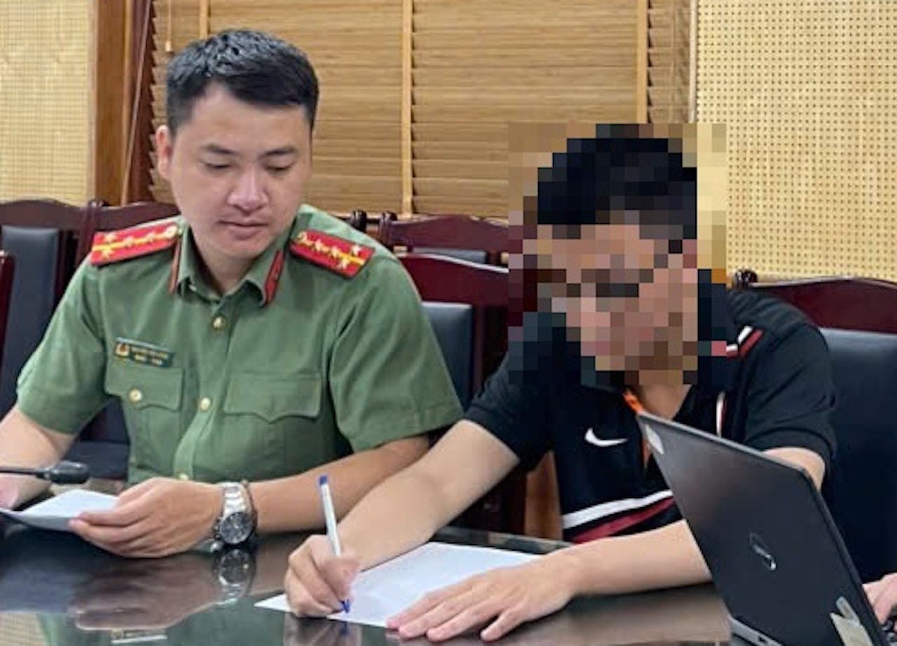 Cơ quan công an làm việc với thí sinh vi phạm.