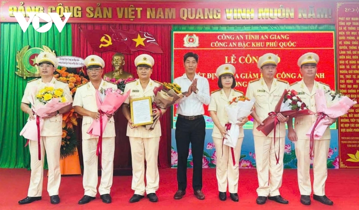 ra mắt công an Đặc khu phú quốc, công bố quyết định về cán bộ Đặc khu thổ châu hình ảnh 1 ra mat cong an Dac khu phu quoc, cong bo quyet dinh ve can bo Dac khu tho chau hinh anh 1