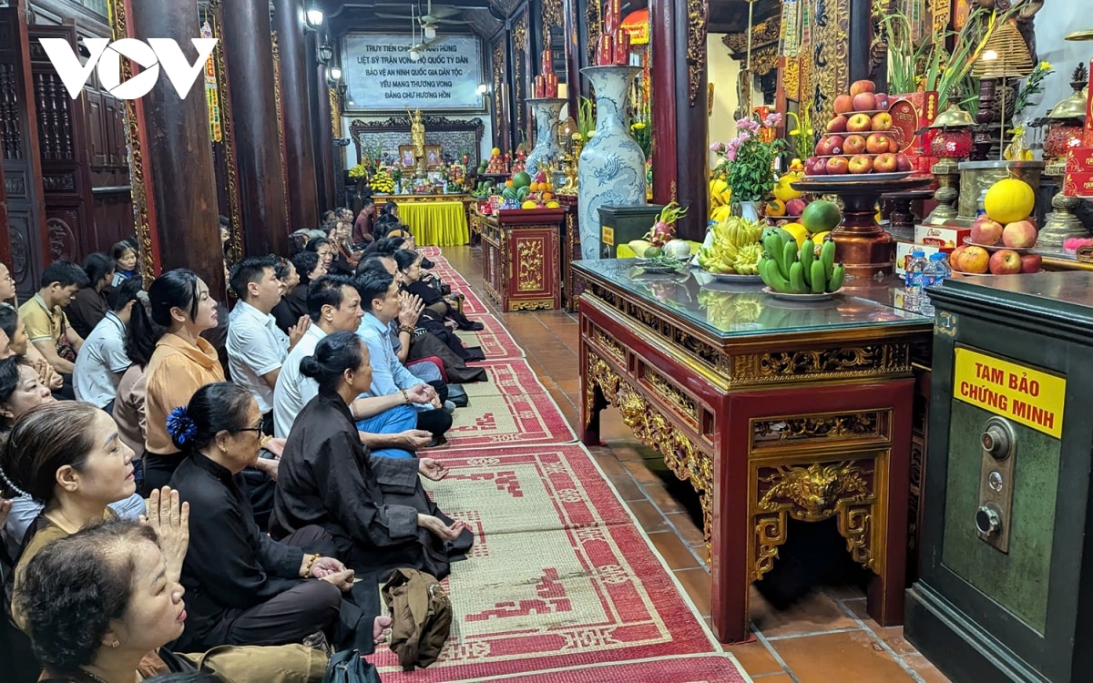 chuong trong bat nha vang tren 18.000 chua cau quoc thai dan an hinh anh 8