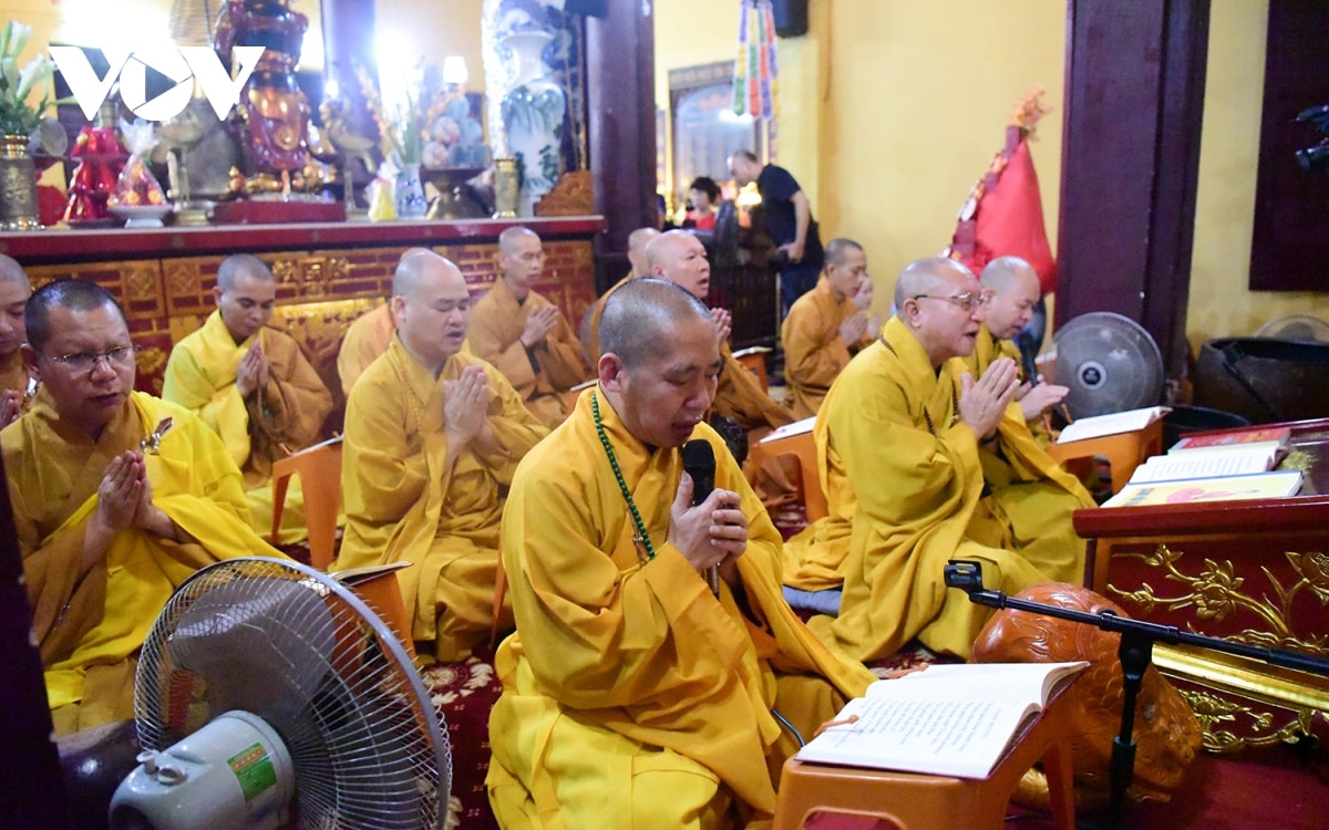 chuong trong bat nha vang tren 18.000 chua cau quoc thai dan an hinh anh 4